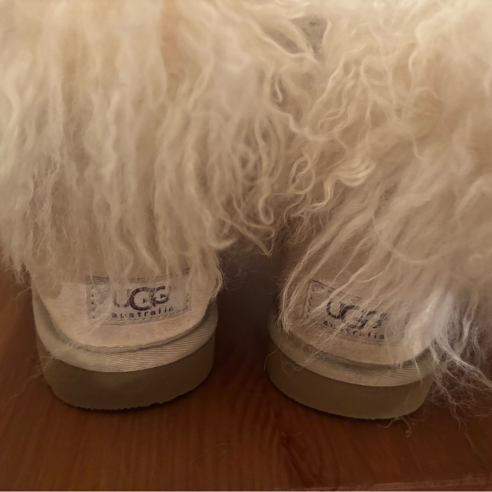 UGG Cream Fluffy Women's Shoes - Picture 3 of 5